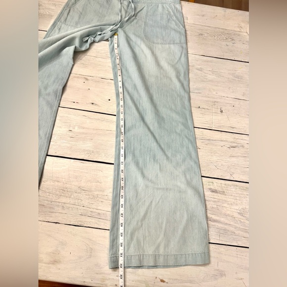 Soft Joie Kamini Chambray Pants Size Large NWT
Soft, comfortably stylish - Picture 11 of 13